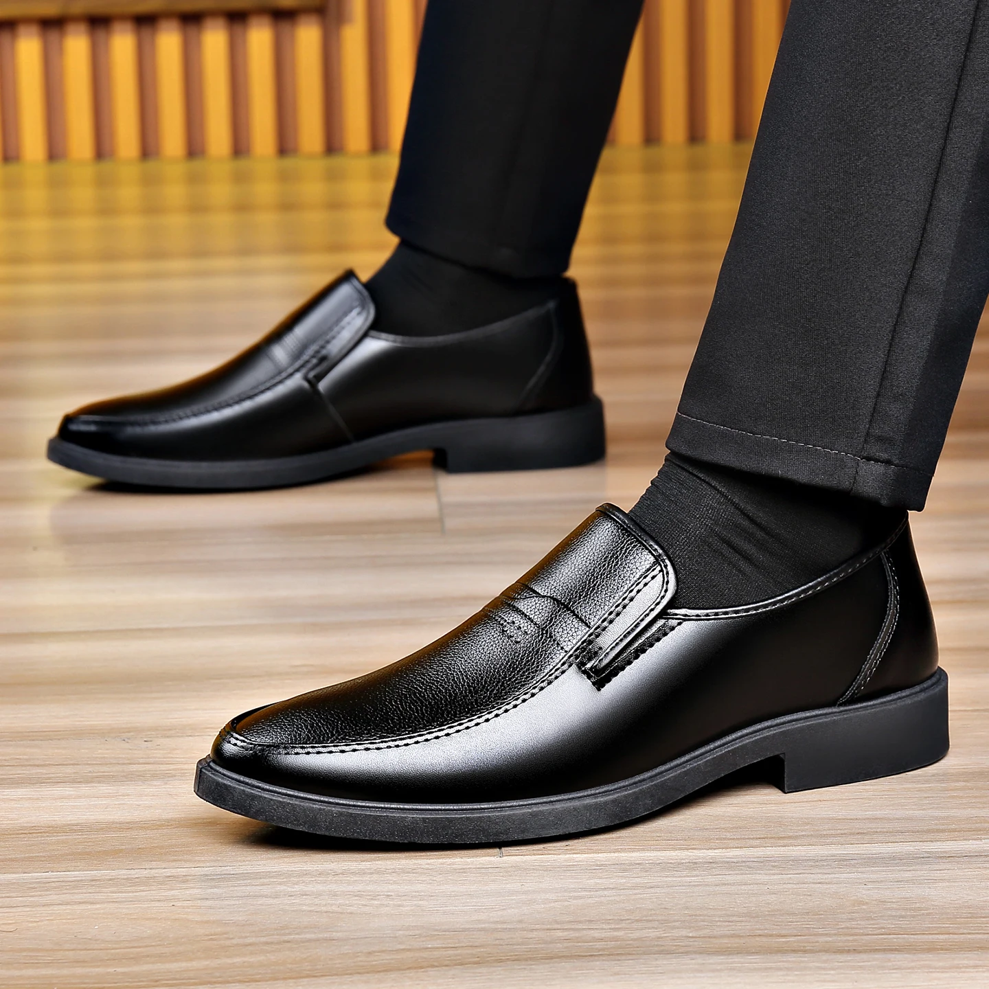 أحذية رجالية جلدية رسمية سهلة  - مراجعة Formal Men Daily Wear Shoes وسعره