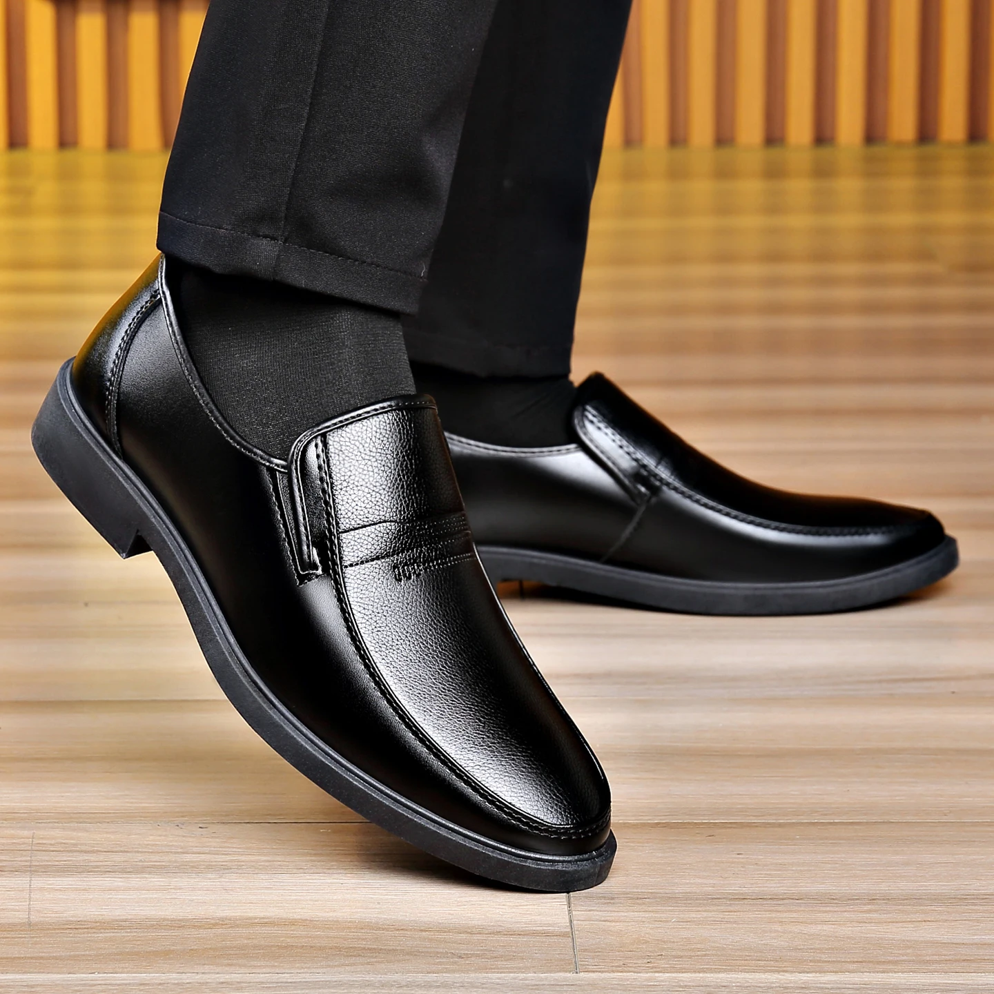 أحذية رجالية جلدية رسمية سهلة  - مراجعة Formal Men Daily Wear Shoes وسعره