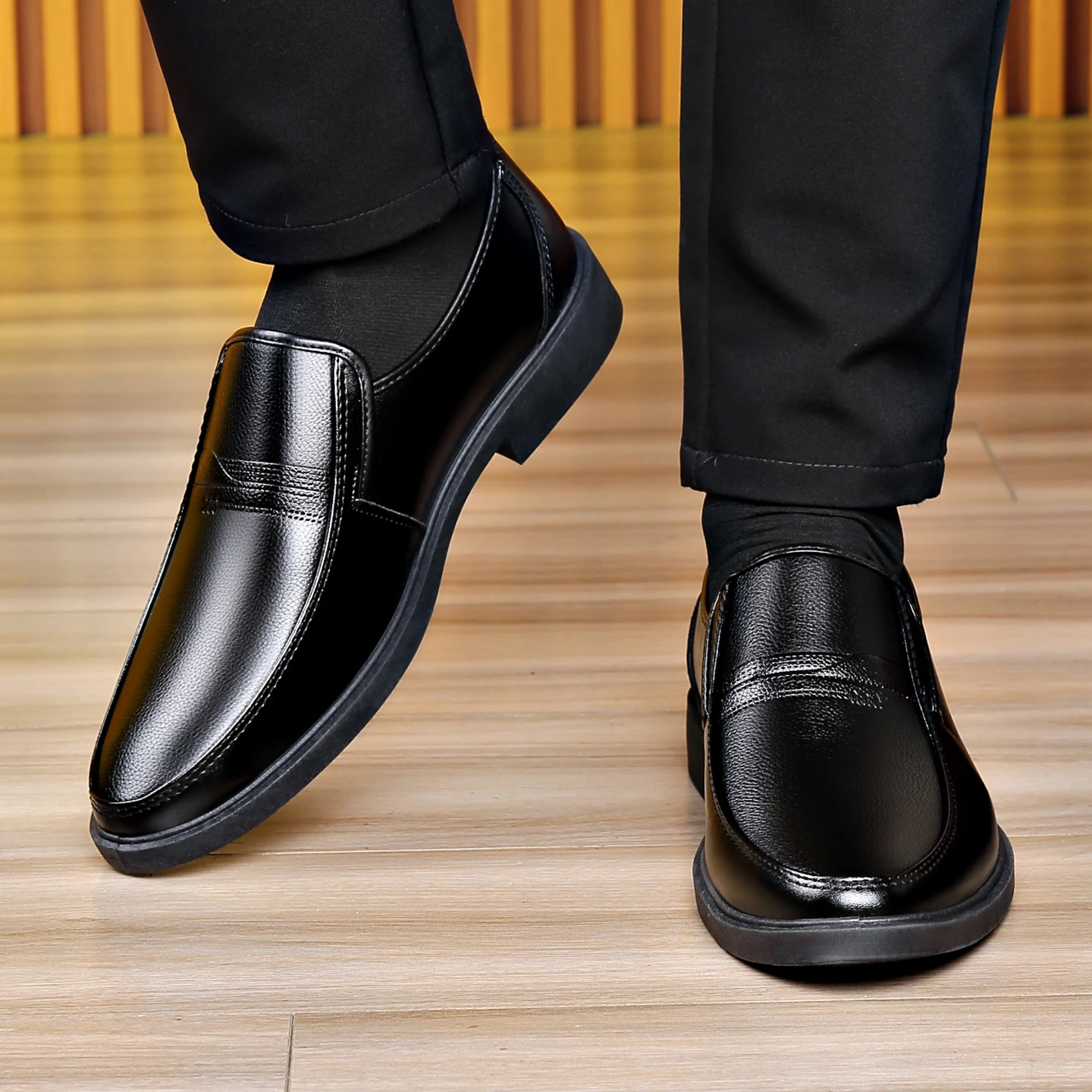 أحذية رجالية جلدية رسمية سهلة  - مراجعة Formal Men Daily Wear Shoes وسعره